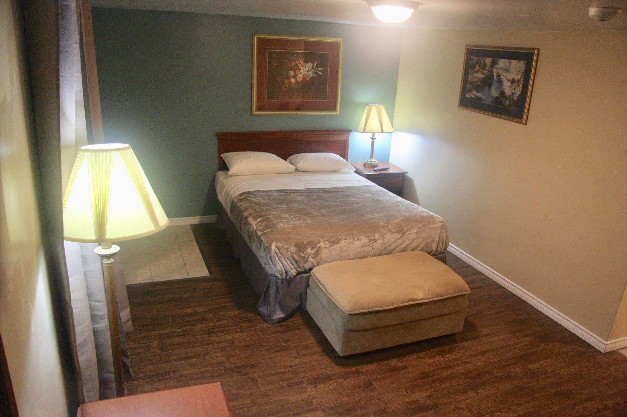 American Plaza Motel Лондон Екстериор снимка
