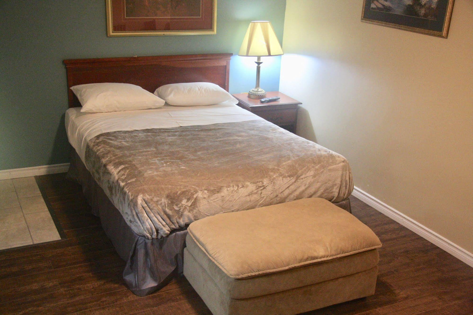 American Plaza Motel Лондон Екстериор снимка